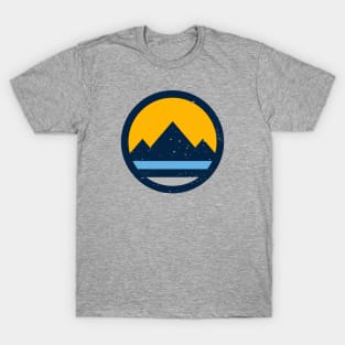 Retro Reno Nevada Flag // Vintage Reno Grunge Emblem T-Shirt